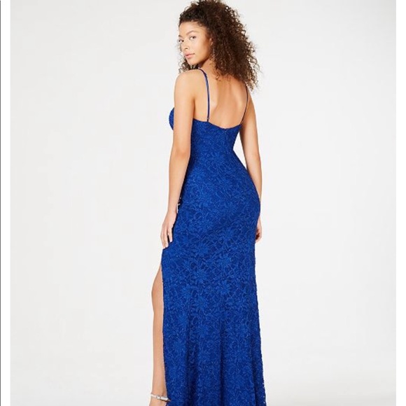 PROM DRESS - Picture 2 of 7